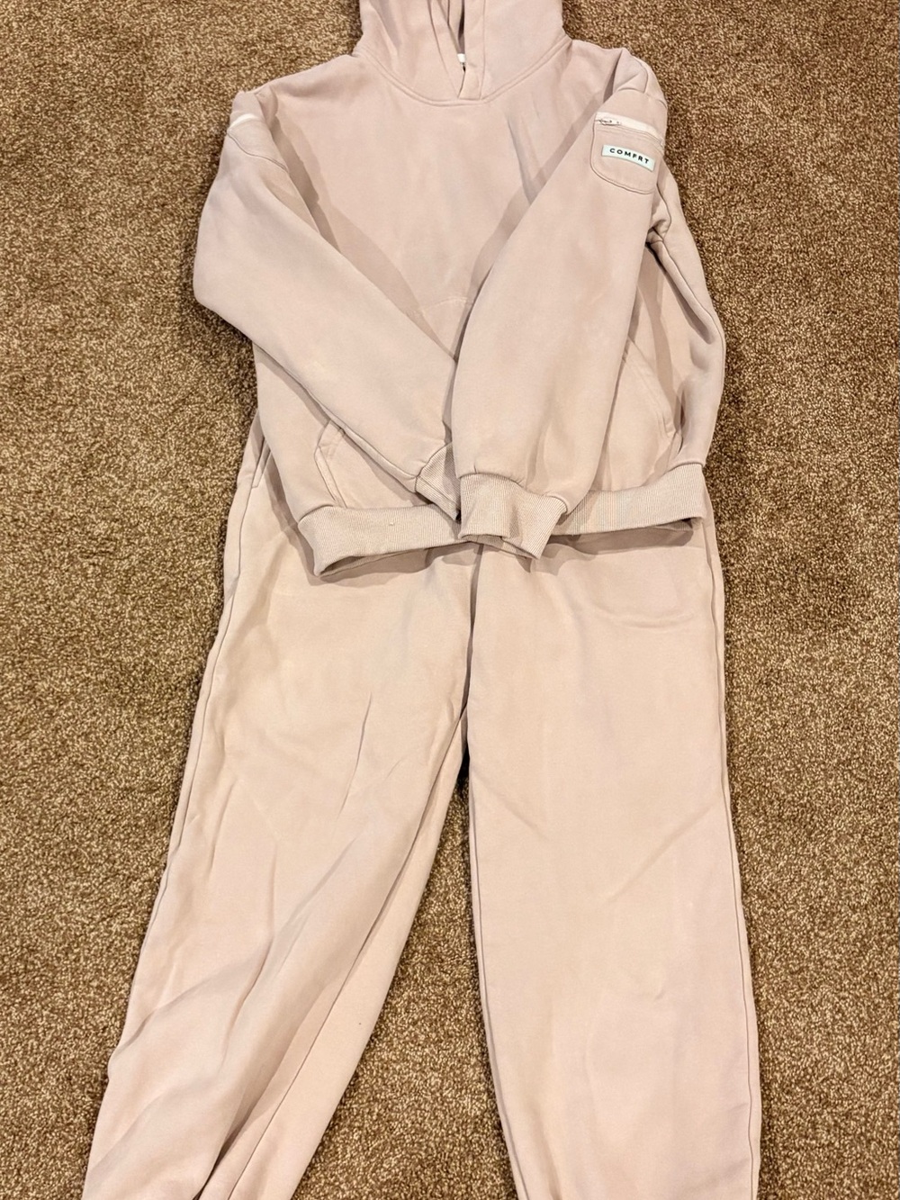 COMFRT adult women’s light tan sweatshirt and pants set